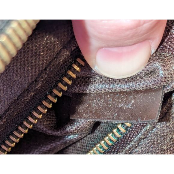 Louis Vuitton Damier Ebene Toiletry Bag 25 - Picture 11 of 12